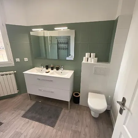 Grande Maison En Pierre A - 3 Chambres, Parking, Proche Saint-emilion *
